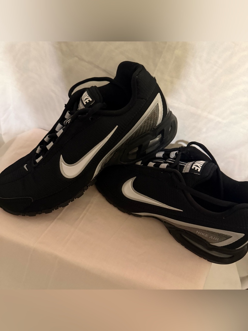 Nike Men’s Black & White Air-Cushioned Sneakers- Air Max Torch 3
